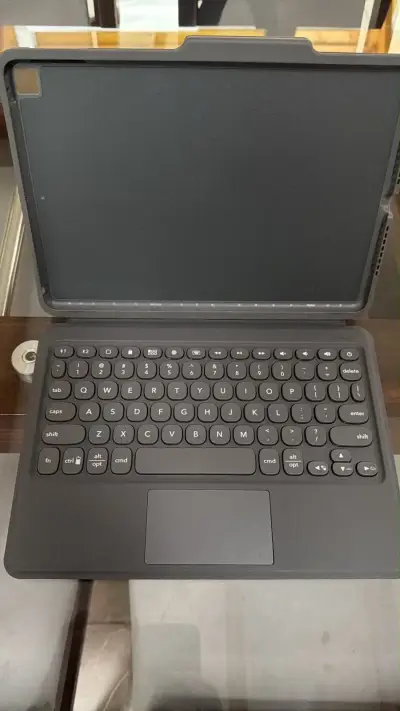 Teclado Zagg Pro Keys con Trackpad para iPad 8va Generación - miniatura 3