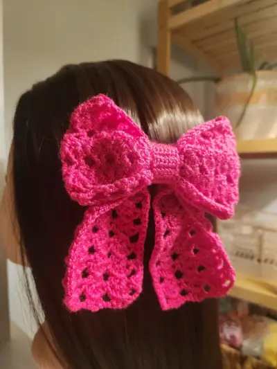 Lazo de crochet rosa para el cabello - miniatura 5