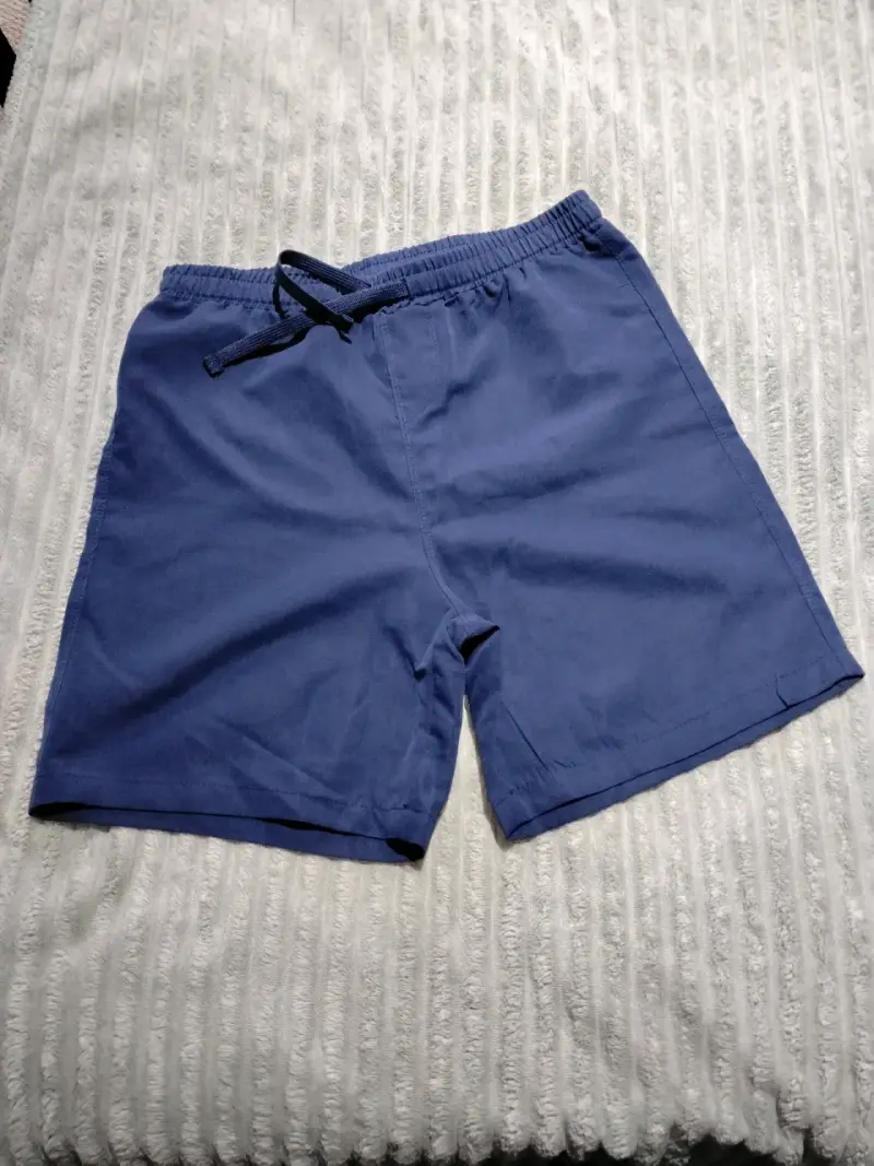Shorts de hombre azul con cordón ajustable