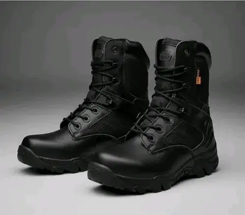 Botas tácticas negras de cuero resistentes