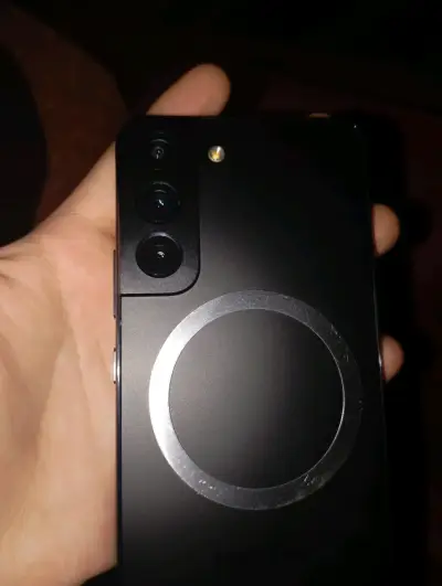 Samsung s22 con pantalla rota para repuestos - miniatura 1