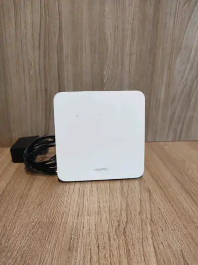 Router Huawei blanco con adaptador - miniatura 1