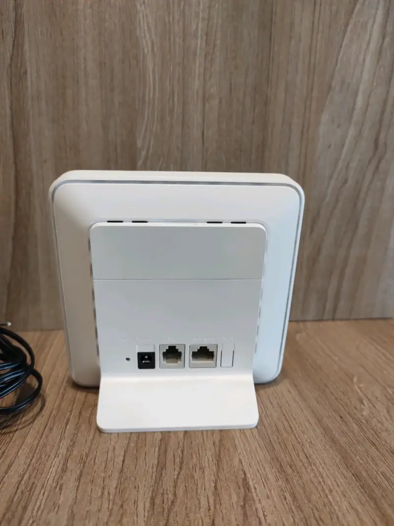 Router Huawei blanco con adaptador - 2
