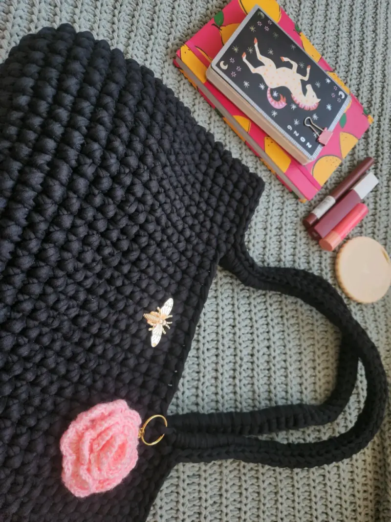 Bolso tejido a mano negro sin accesorios - 2