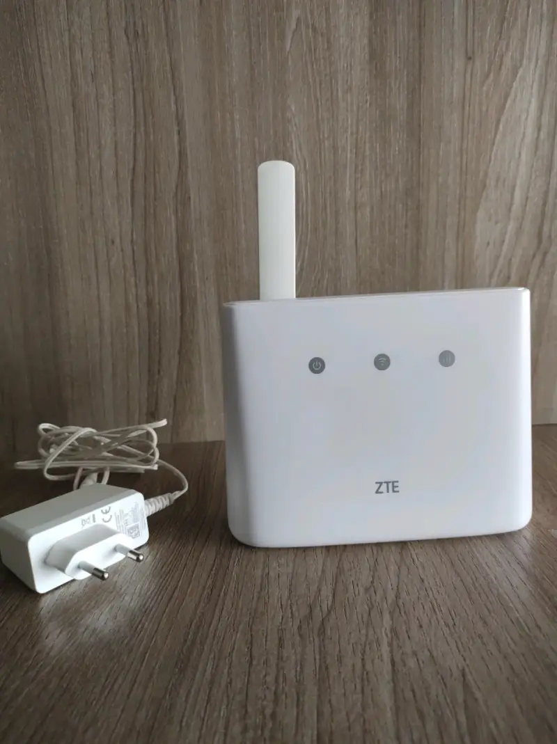 Router WiFi 4G ZTE con Antena - 2