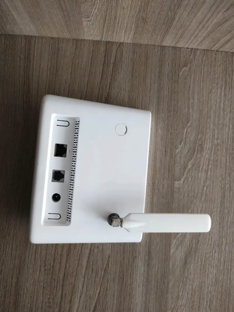 Router WiFi 4G ZTE con Antena - 3
