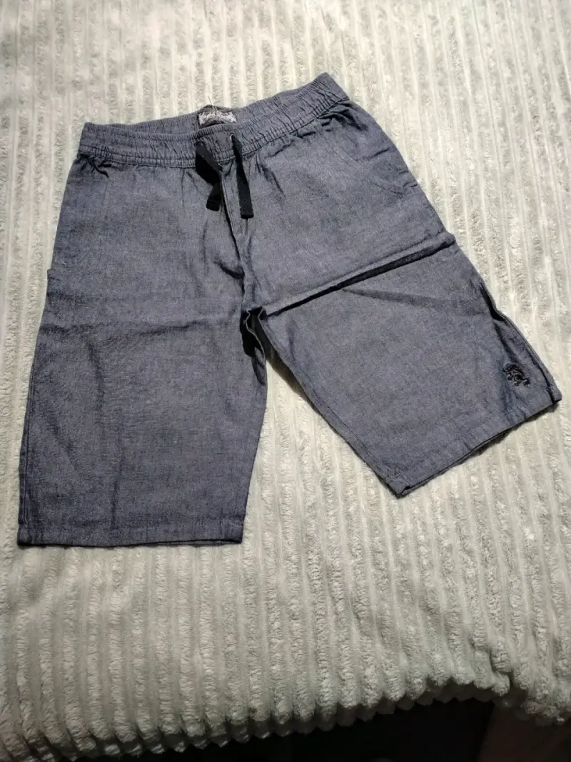 Bermudas de hombre color gris con cordón ajustable