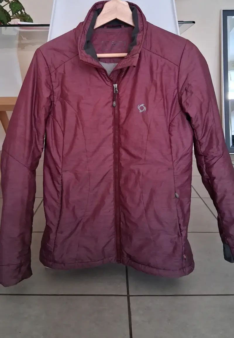 Chaqueta térmica burdeos para mujer