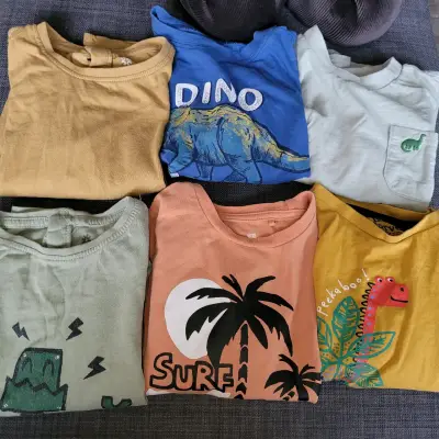 Lote de poleras infantiles con diseños divertidos - miniatura 2