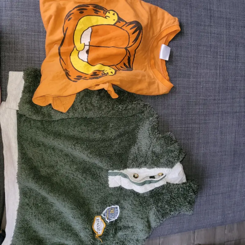 Lote de poleras infantiles con diseños divertidos - 3