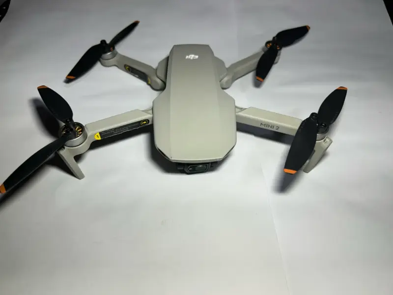 Drone DJI Mini 2 con accesorios completos - 2