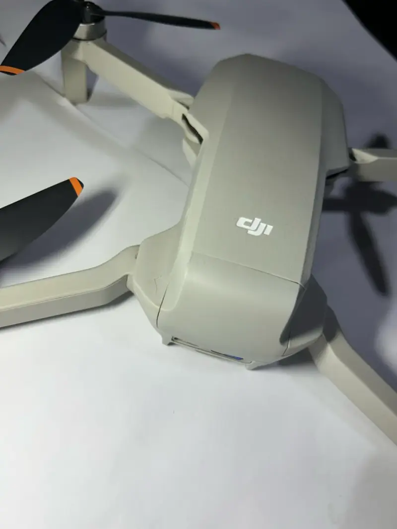 Drone DJI Mini 2 con accesorios completos - 3