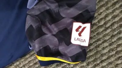 Camiseta Real Madrid Adidas 2023 Negra - miniatura 3
