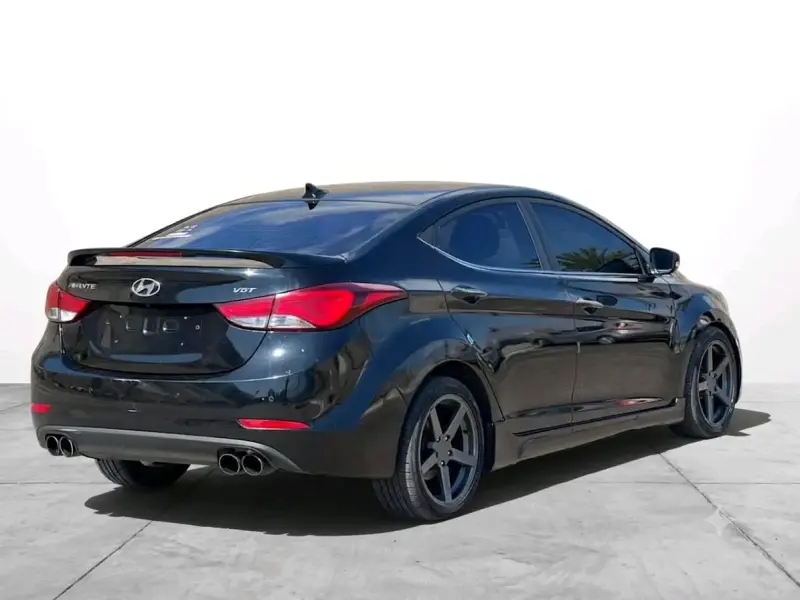 Auto Hyundai Avante 2014 negro en buen estado - 2