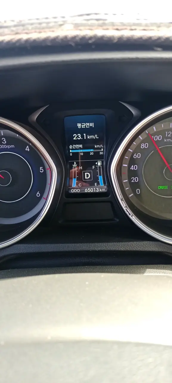 Auto Hyundai Avante 2014 negro en buen estado - 3