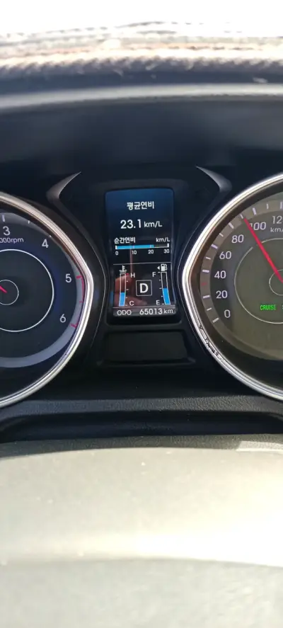 Auto Hyundai Avante 2014 negro en buen estado - miniatura 3