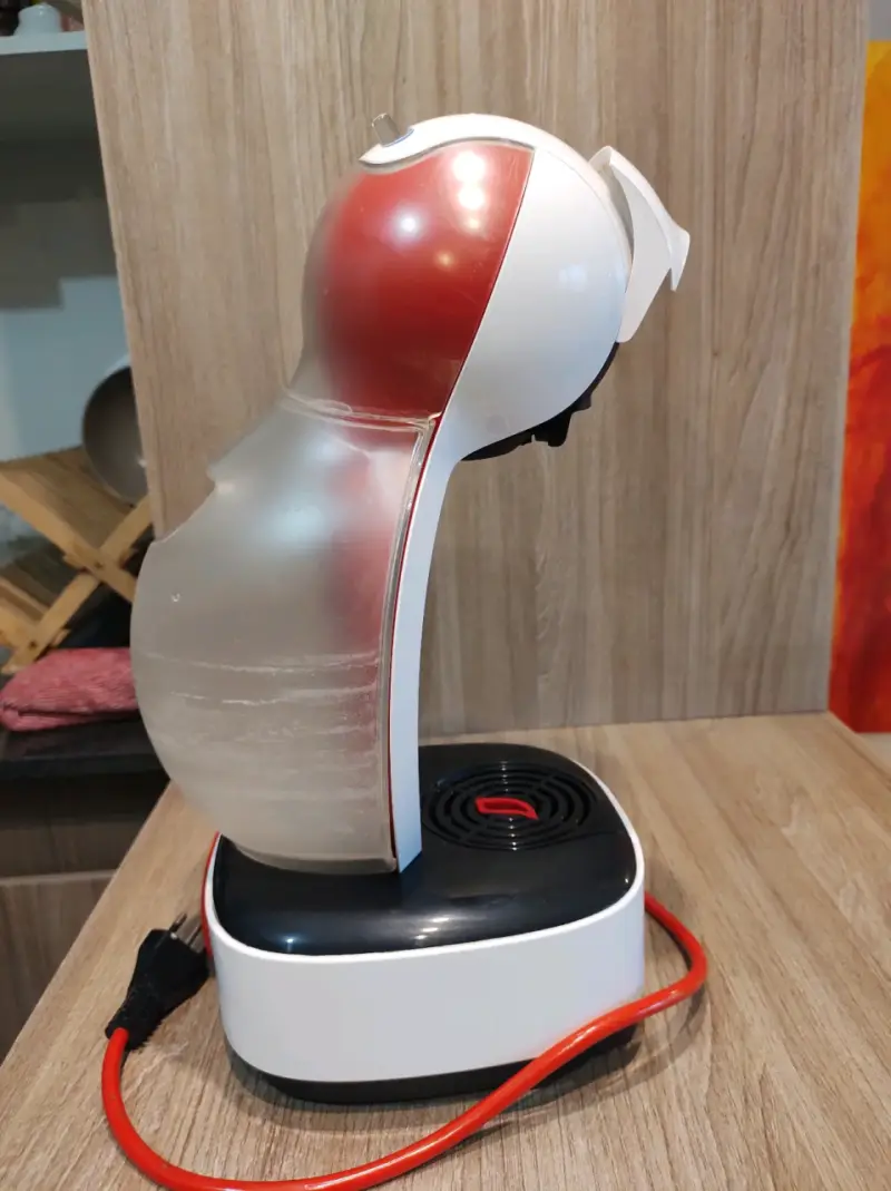 Cafetera Dolce Gusto blanca con accesorios - 2