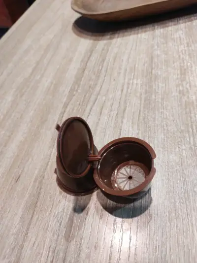 Cafetera Dolce Gusto blanca con accesorios - miniatura 6