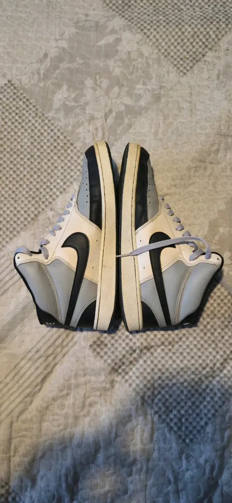 Zapatillas deportivas Nike gris y negro - 2