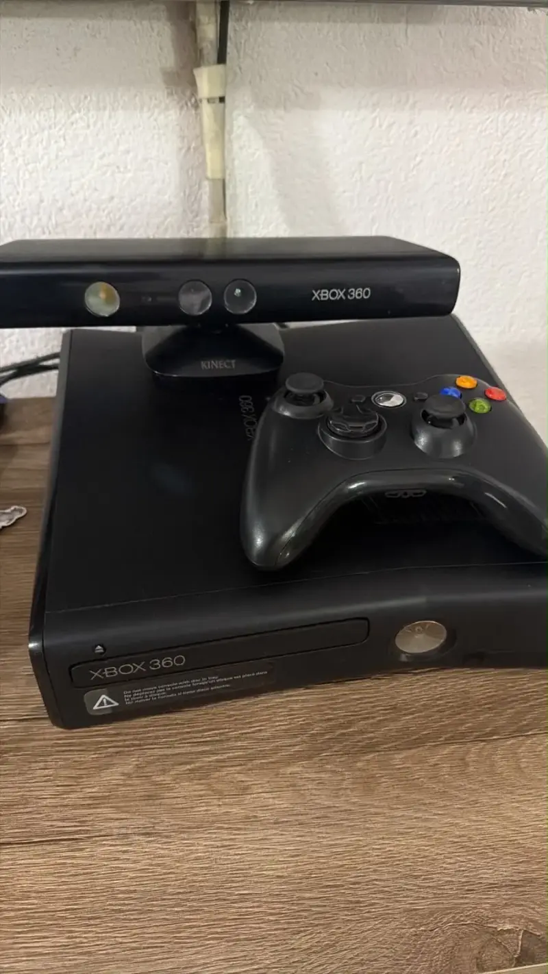 Consola Xbox 360 con Kinect y Control