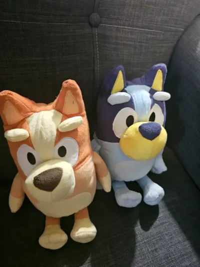Peluches de personajes Bluey y Bingo cantan - miniatura 1