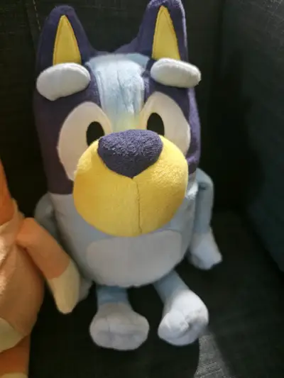 Peluches de personajes Bluey y Bingo cantan - miniatura 4