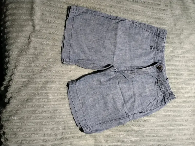 Shorts de mezclilla gris para hombre