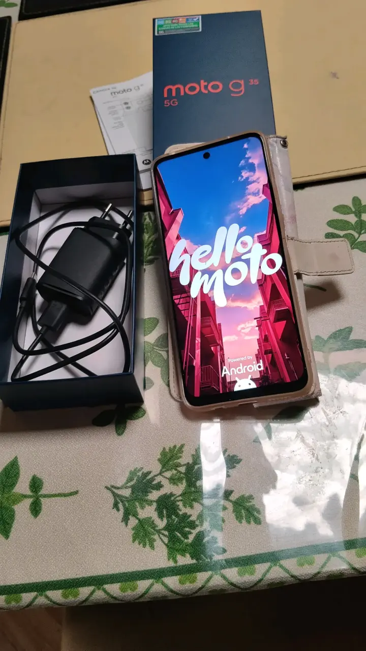 Smartphone Motorola Moto G 5G con funda - 1