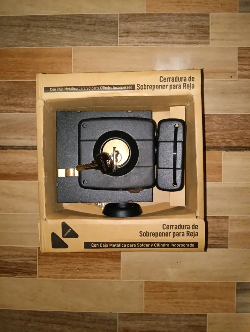 Cerradura de sobreponer para reja con cilindro - 2