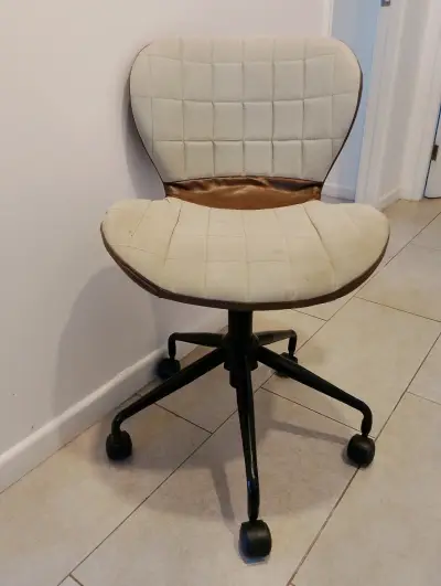 Silla de oficina giratoria beige y marrón - miniatura 1