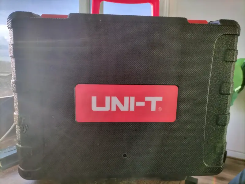 Probador de Resistencia de Aislamiento UNI-T UT511 - 2