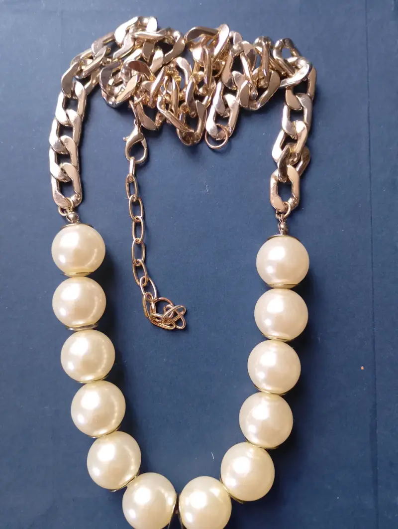 Collar de perlas con cadena dorada - 2