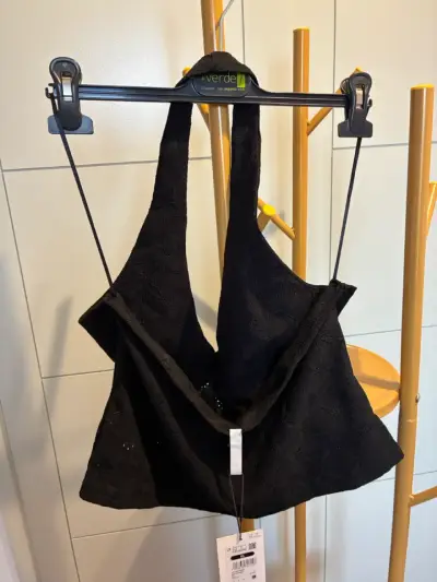 Top negro cuello halter y sin espalda - miniatura 5