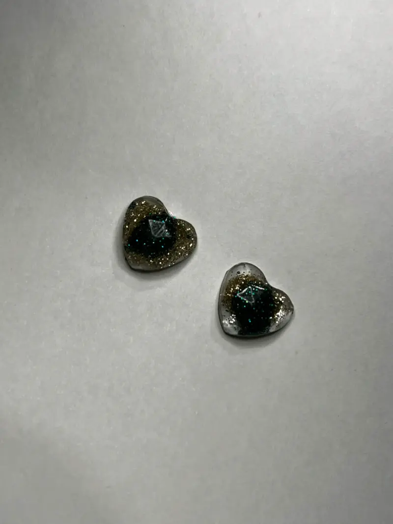 Pendientes de resina en forma de corazón