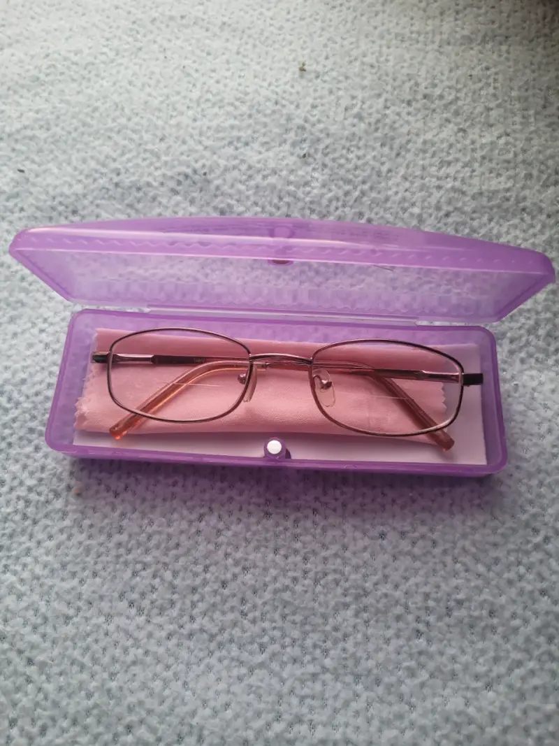 Lentes de lectura con estuche morado - 1