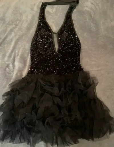 Vestido de fiesta negro con lentejuelas - miniatura 4