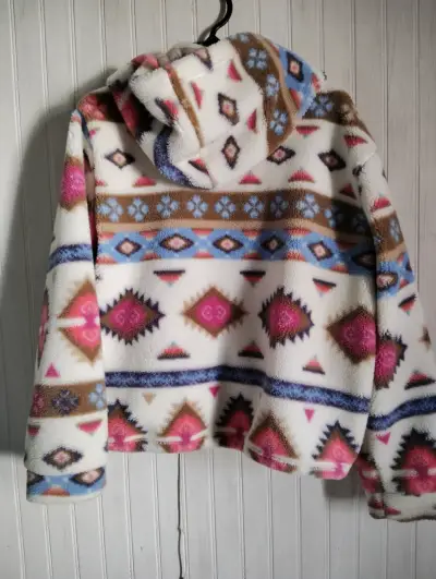 Chaqueta polar con capucha y diseño geométrico - miniatura 1