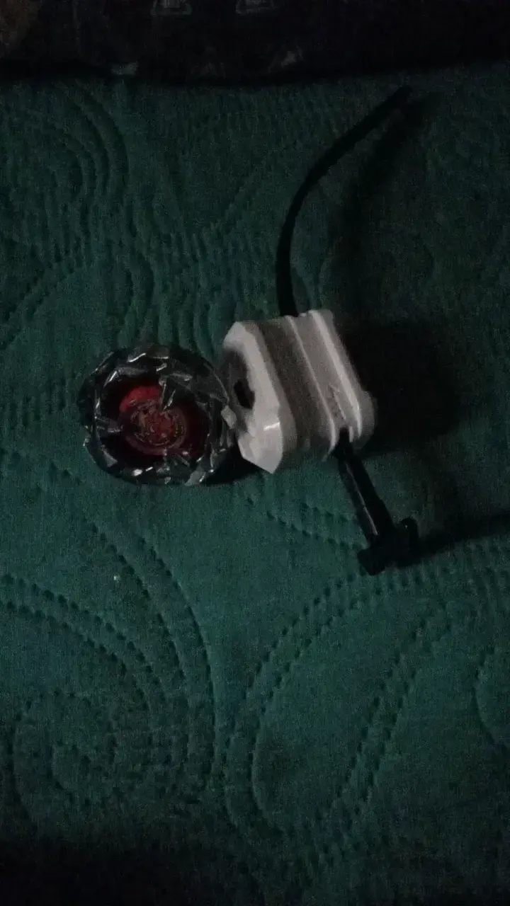 Beyblade con lanzador metálico
