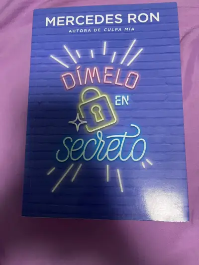 Libro 'Dímelo en Secreto' de Mercedes Ron - miniatura 1