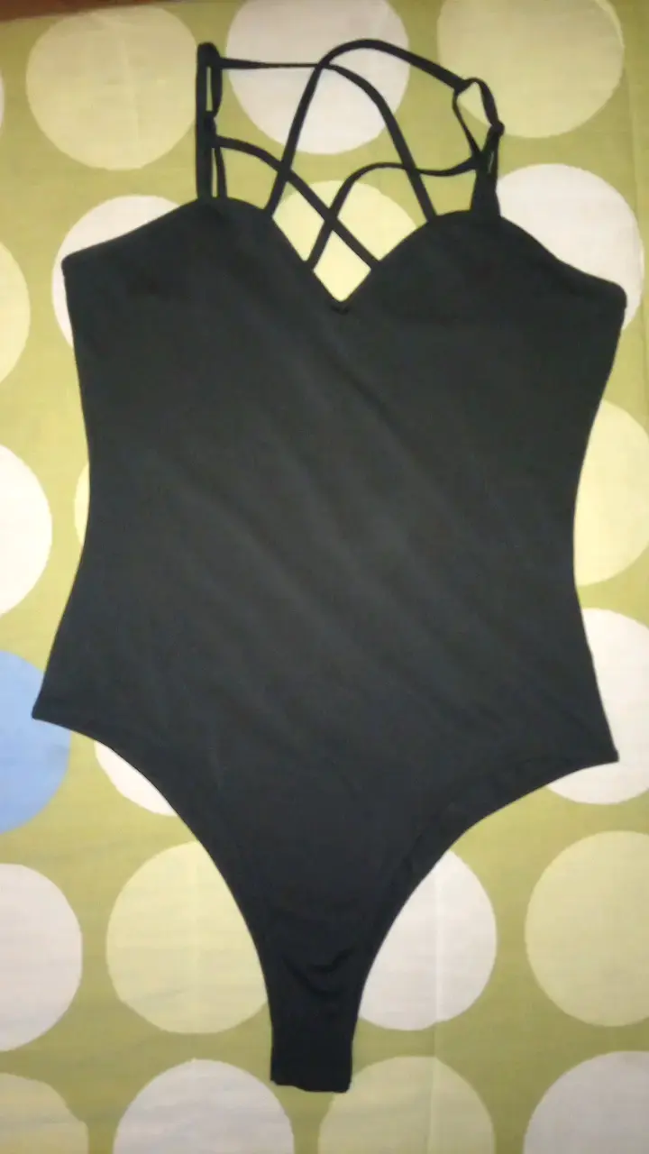 Body negro con tirantes cruzados - 1