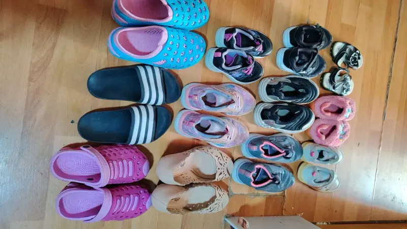 Lote de calzado infantil variado en buen estado