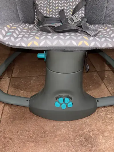 Silla mecedora para bebé con diseño moderno - miniatura 2