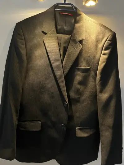 Traje de hombre negro patrón pinstripe - miniatura 1