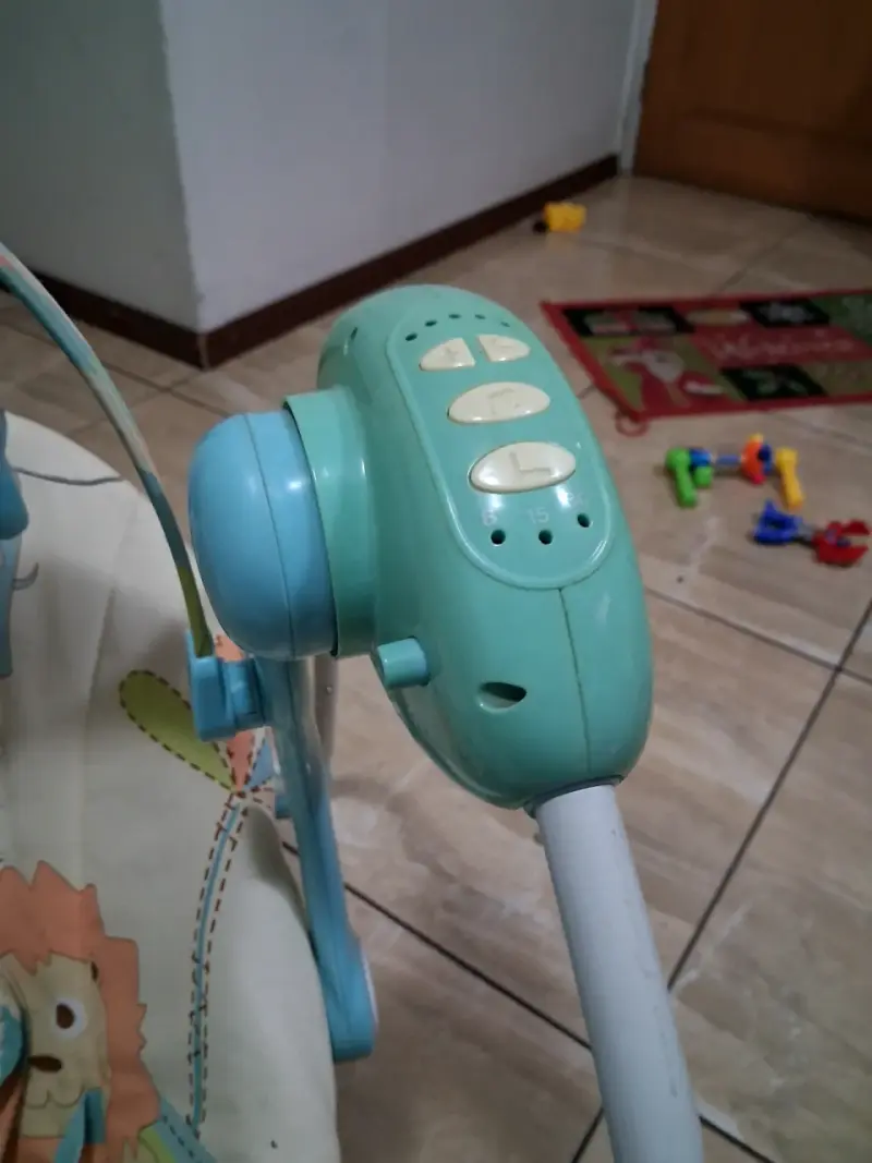 Columpio para bebé Bebesit con música y juguetes - 4
