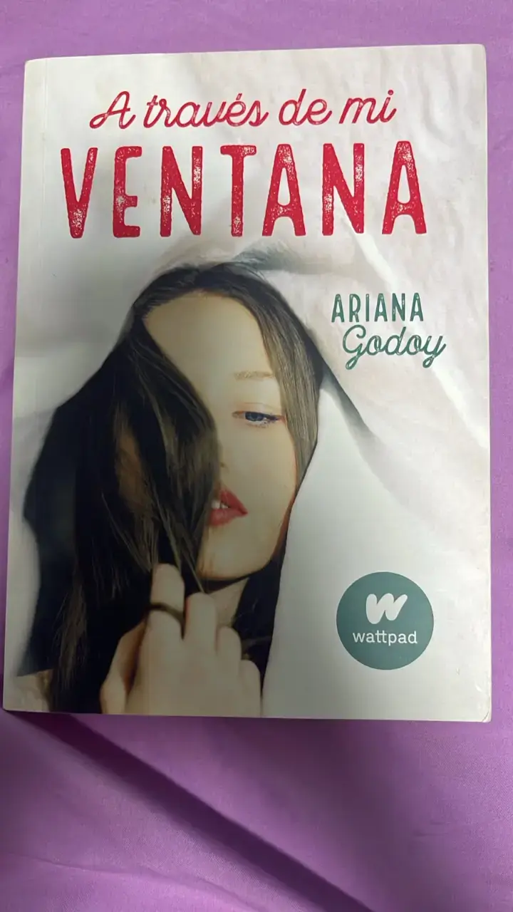 Libro 'A través de mi ventana' de Ariana Godoy - 1
