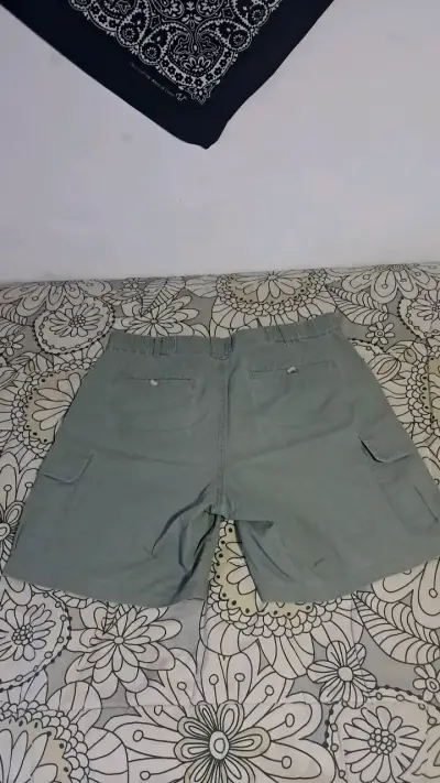 Shorts cargo verdes Columbia para mujer - miniatura 2