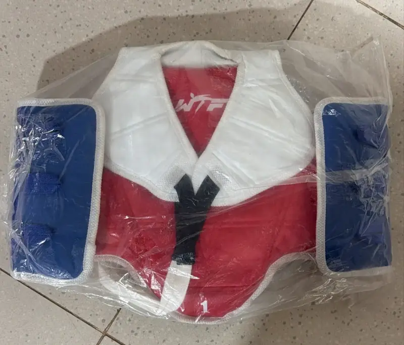 Chaleco protector de taekwondo WTF rojo y azul - 1
