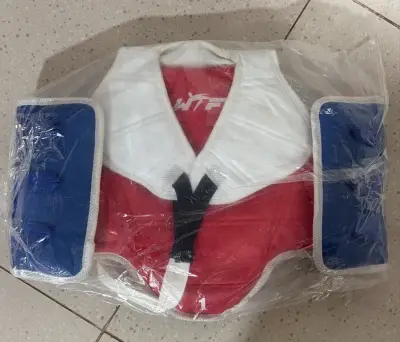 Chaleco protector de taekwondo WTF rojo y azul - miniatura 1