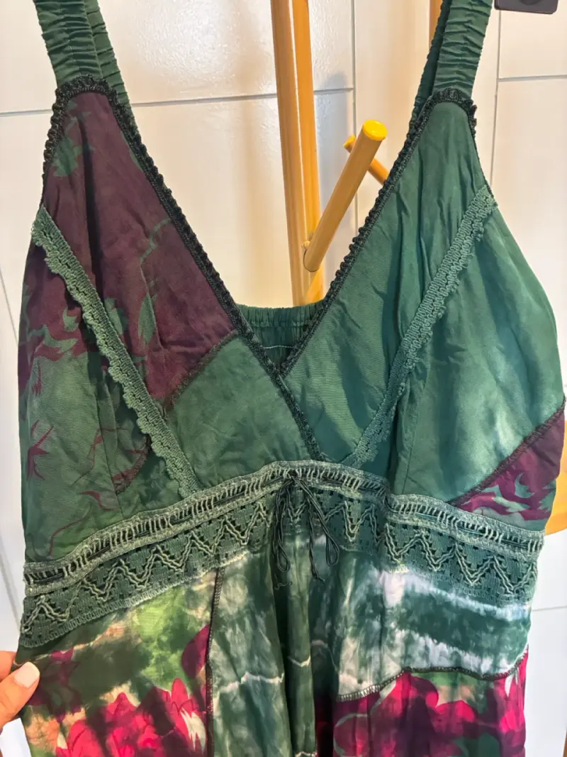 Vestido largo bohemio verde con estampado floral - 2