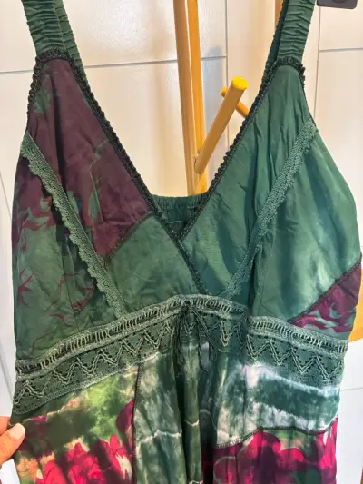 Vestido largo bohemio verde con estampado floral - miniatura 2